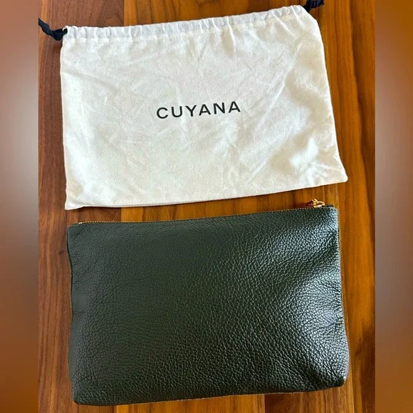 Cuyana Pebbled Leather Clutch in Dark Olive (Dark Green) - Picture 2 of 6